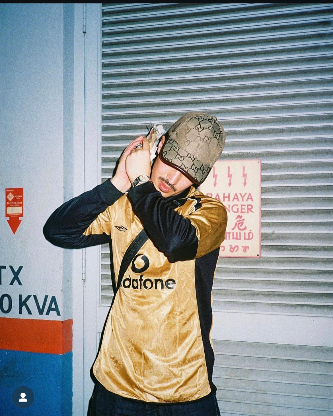 Manchester United 2001-02 Gold Third Kit | Iconic Retro Jersey with Vodafone Sponsor