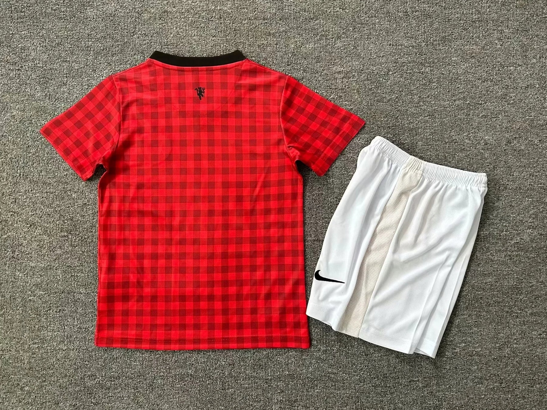 Childrens Man United Retro shirt | Kids Robin Van Persie Man Utd jersey
