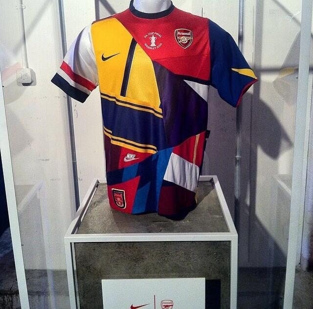 Super rare Arsenal 2014 F.A CUP commemorative jersey