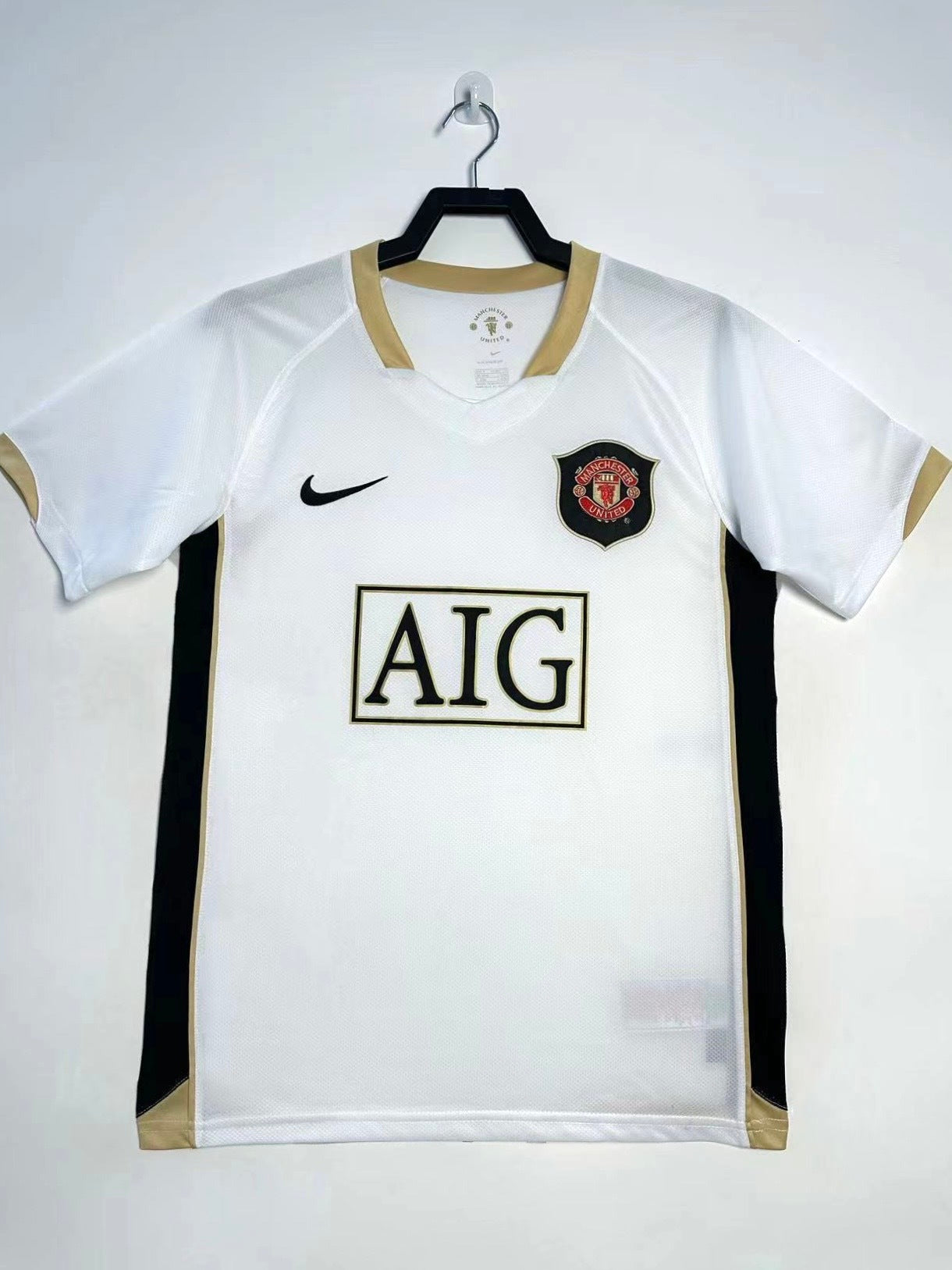 Manchester United 2006-07 Away Shirt – White & Gold Retro Football Jersey | United Fan Gift