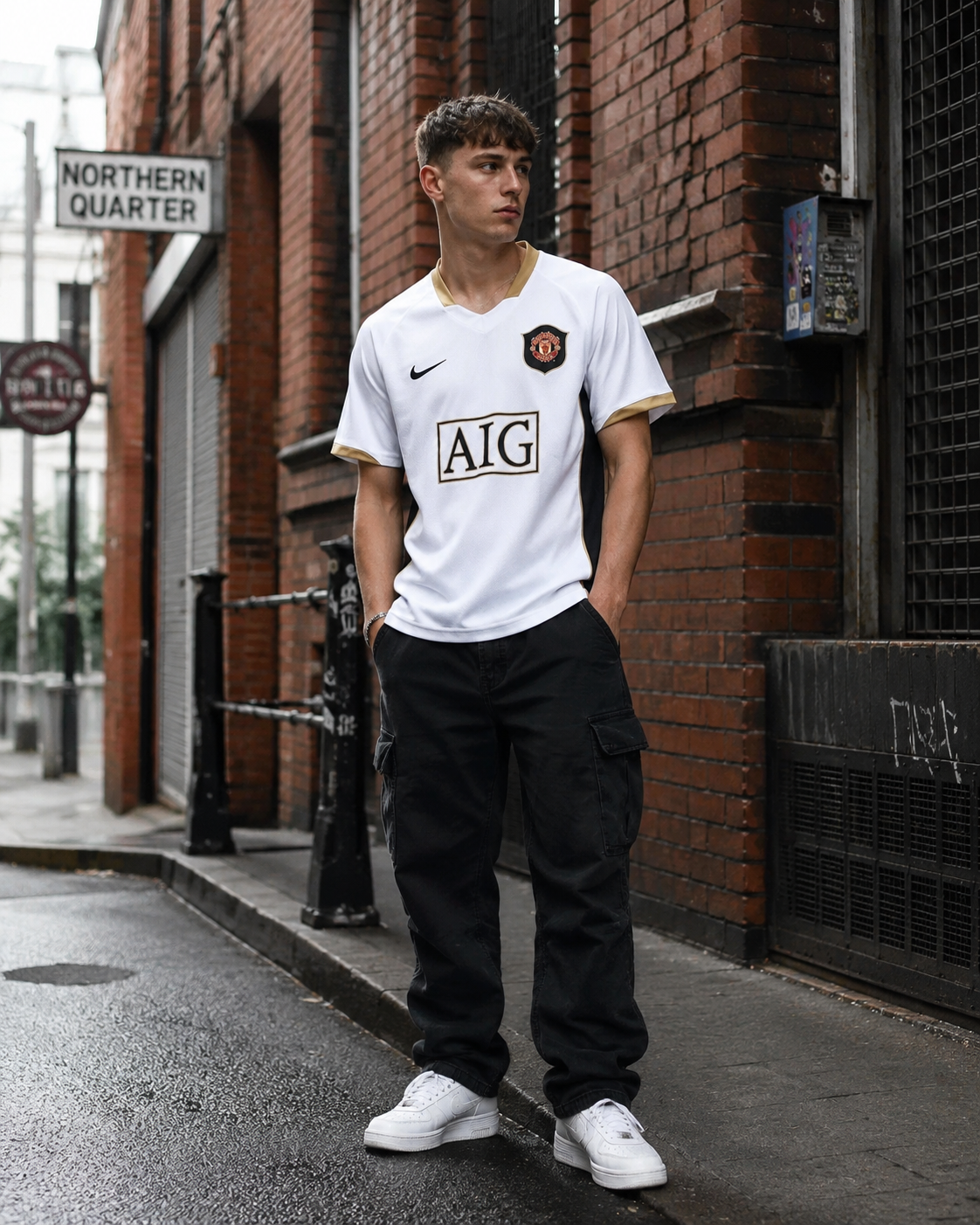 Manchester United 2006-07 Away Shirt – White & Gold Retro Football Jersey | United Fan Gift