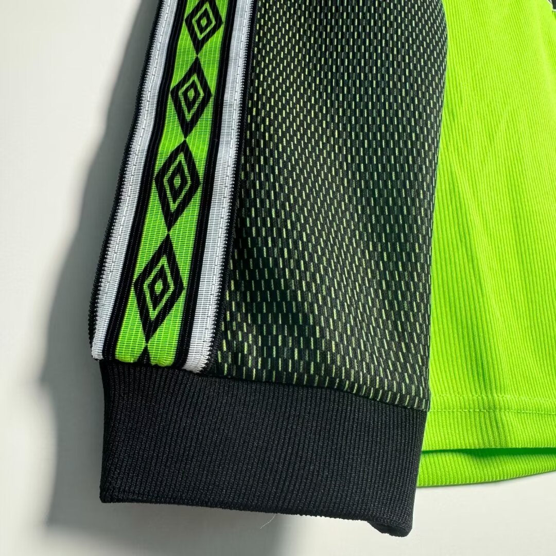 Retro Manchester United 1998-99 Goalkeeper Shirt – Green Retro Football Jersey | United Fan Gift