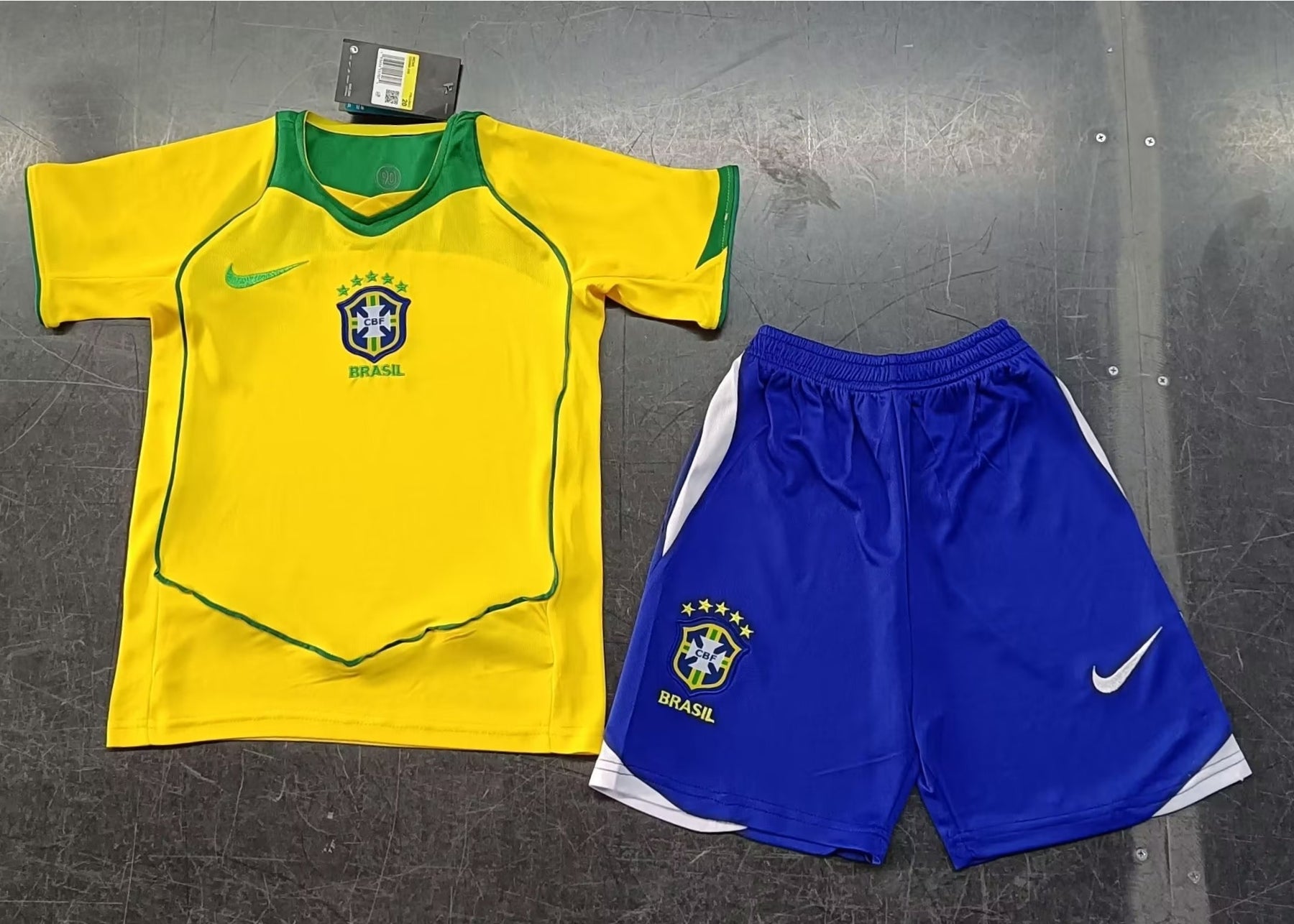 Completo Calcio Brasile 2004-2005 Bambini | Maglia Gialla Manica Corta Nike Taglie 4-14 Anni - Foto 3