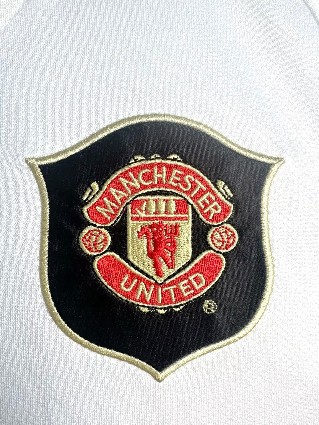 Manchester United 2006-07 Away Shirt – White & Gold Retro Football Jersey | United Fan Gift